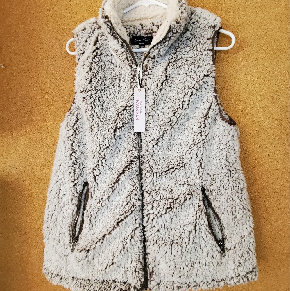 Love Tree faux fur vest, women's medium brand new full zip sleeveless